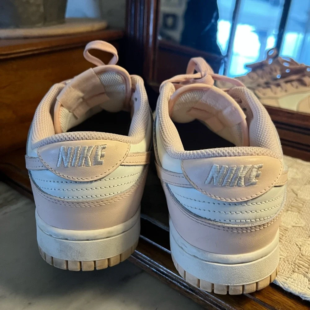 NIKE Classic Dunk Low Retro Style Athleisure Sneakers Light Pink White Women's 9